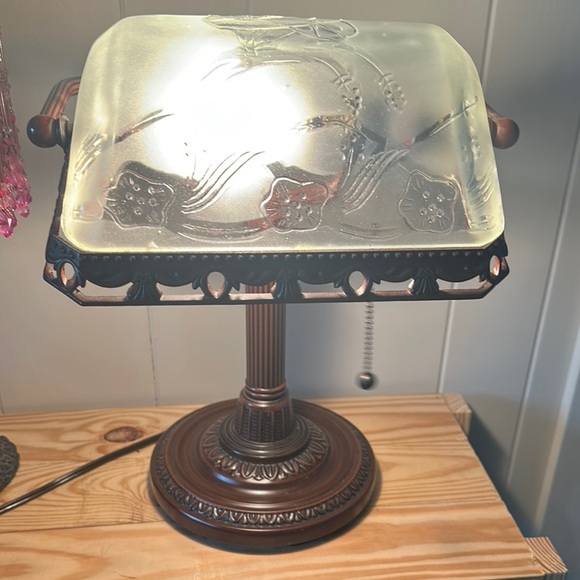 Vintage Style Bronze and Cream Table Lamp - Picture 11 of 11